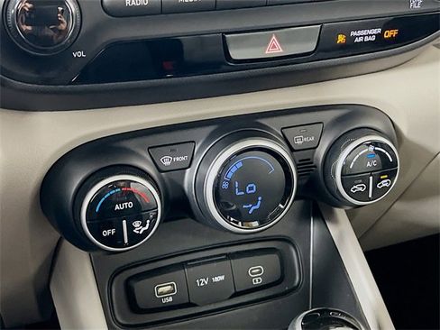 Used 2024 Hyundai Venue SEL image 19