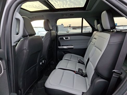 Used 2021 Ford Explorer XLT w/ Equipment Group 202A image 11