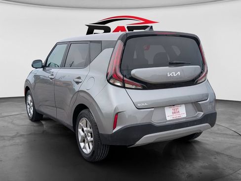 Used 2023 Kia Soul LX w/ LX Technology Package FWD image 5