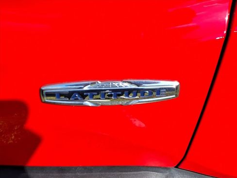 Used 2022 Jeep Renegade Latitude w/ Sun/Sound Group image 5