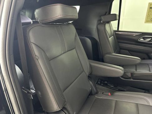 Used 2024 Chevrolet Suburban RST w/ Luxury Package AWD/4WD image 32