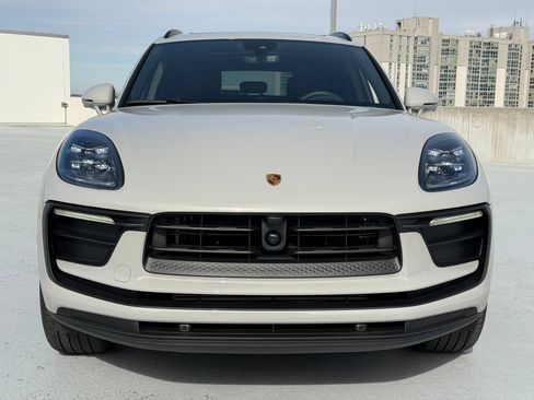 Used 2026 Porsche Macan AWD/4WD image 10