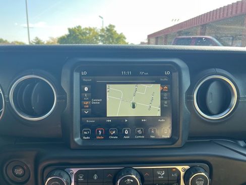 Used 2018 Jeep Wrangler Unlimited Sahara image 67