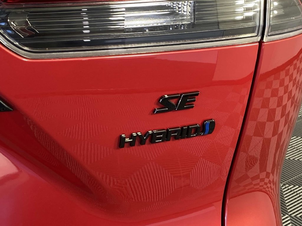 Used 2024 Toyota Corolla Cross AWD Hybrid w/ Moonroof Package image 8