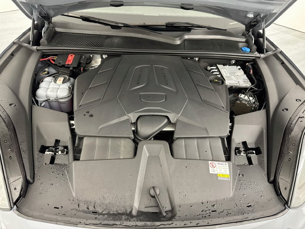 Used 2024 Porsche Cayenne Coupe AWD/4WD image 31