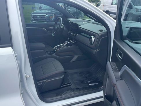 Used 2024 Chevrolet Colorado Z71 w/ Z71 Convenience Package 2 AWD/4WD image 28