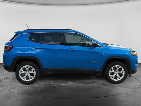 Used 2024 Jeep Compass Latitude AWD/4WD image 10