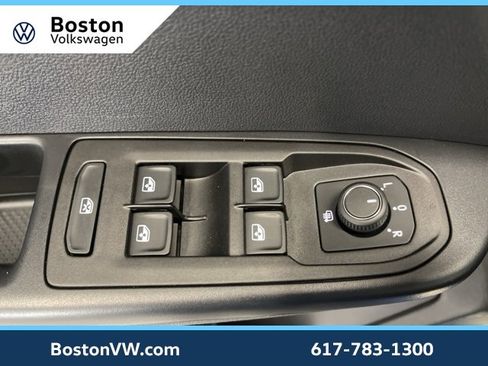 Used 2025 Volkswagen Taos SE image 24