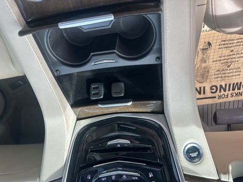 Used 2020 Cadillac Escalade Luxury AWD/4WD image 21