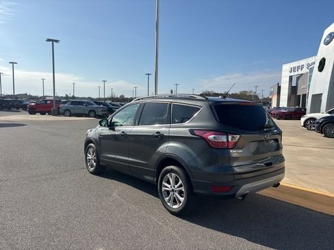 Used 2018 Ford Escape SE image 3