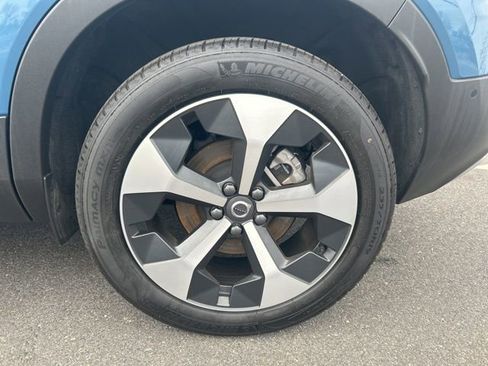 Certified 2025 Volvo XC40 B5 Plus image 9