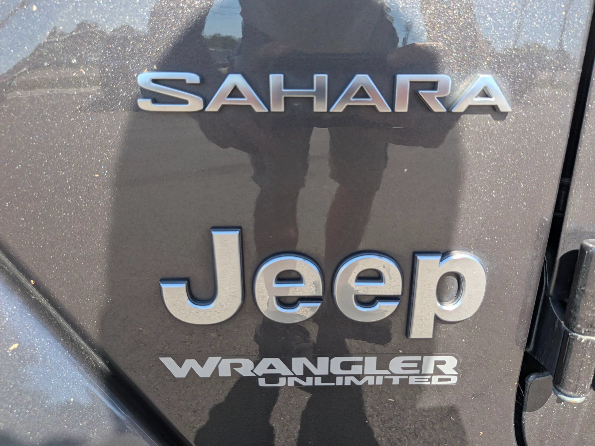 Used 2018 Jeep Wrangler Unlimited Sahara AWD/4WD image 14