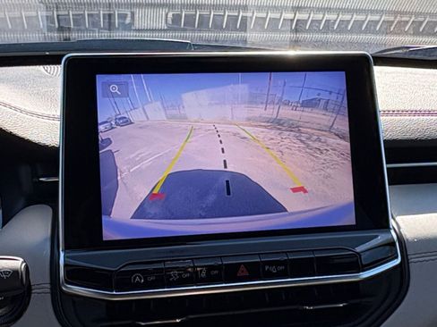 Used 2025 Jeep Compass Limited image 24