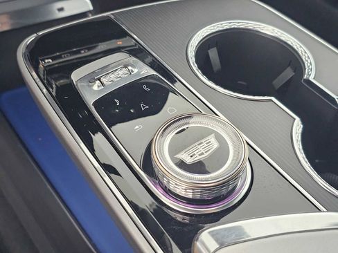 Used 2025 Cadillac Lyriq Luxury AWD/4WD image 31