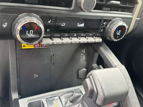 Used 2024 Toyota Tacoma TRD Sport w/ TRD Sport Premium Package AWD/4WD image 30