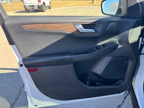 Used 2020 Ford Escape Titanium image 11