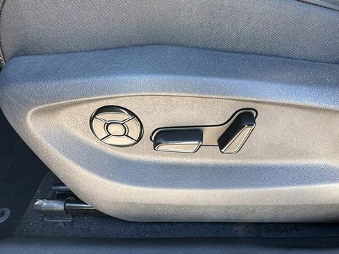 New 2025 Volkswagen Tiguan SE image 17