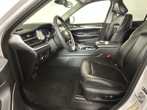Used 2023 Jeep Grand Cherokee 4WD 4xe image 13