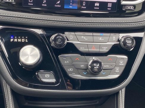 New 2026 Chrysler Pacifica Limited image 30