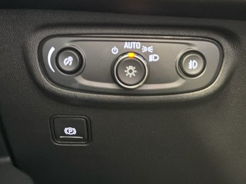 Used 2024 GMC Terrain SLT FWD image 42