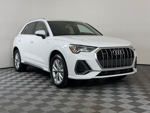Certified 2025 Audi Q3 2.0T Premium w/ Convenience Package AWD/4WD image 7