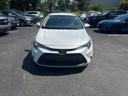 Used 2025 Toyota Corolla LE FWD image 4
