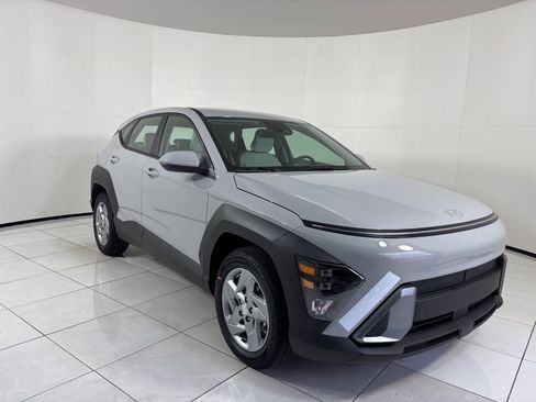 New 2026 Hyundai Kona SE image 7