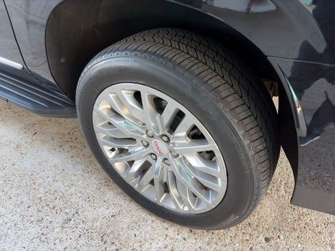 Used 2023 GMC Yukon XL Denali image 8