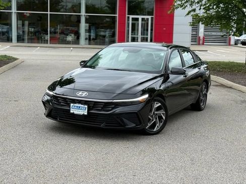 Used 2024 Hyundai Elantra Limited FWD image 9