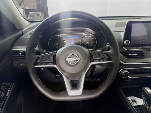 Certified 2025 Nissan Altima 2.5 SR AWD/4WD image 9
