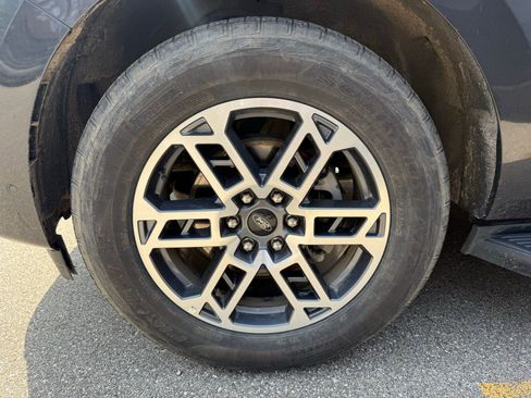 Used 2025 Ford Expedition Max Active image 9