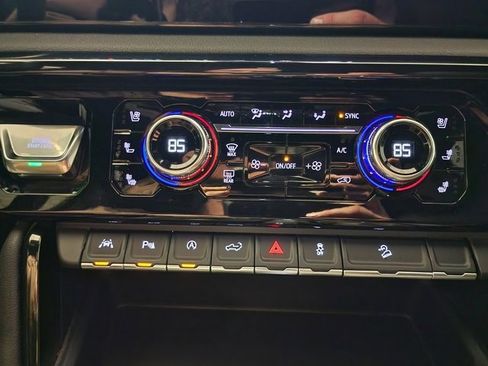 Used 2025 GMC Sierra 1500 AT4 image 27