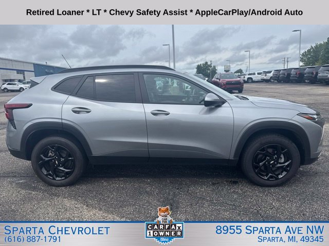 Used 2024 Chevrolet Trax LT FWD image 2