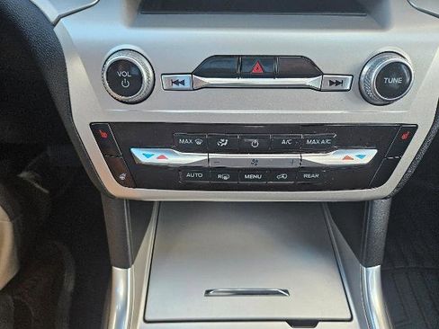 Certified 2022 Ford Explorer XLT w/ Equipment Group 202A image 22