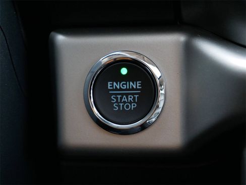 Certified 2024 Ford Expedition XLT image 24