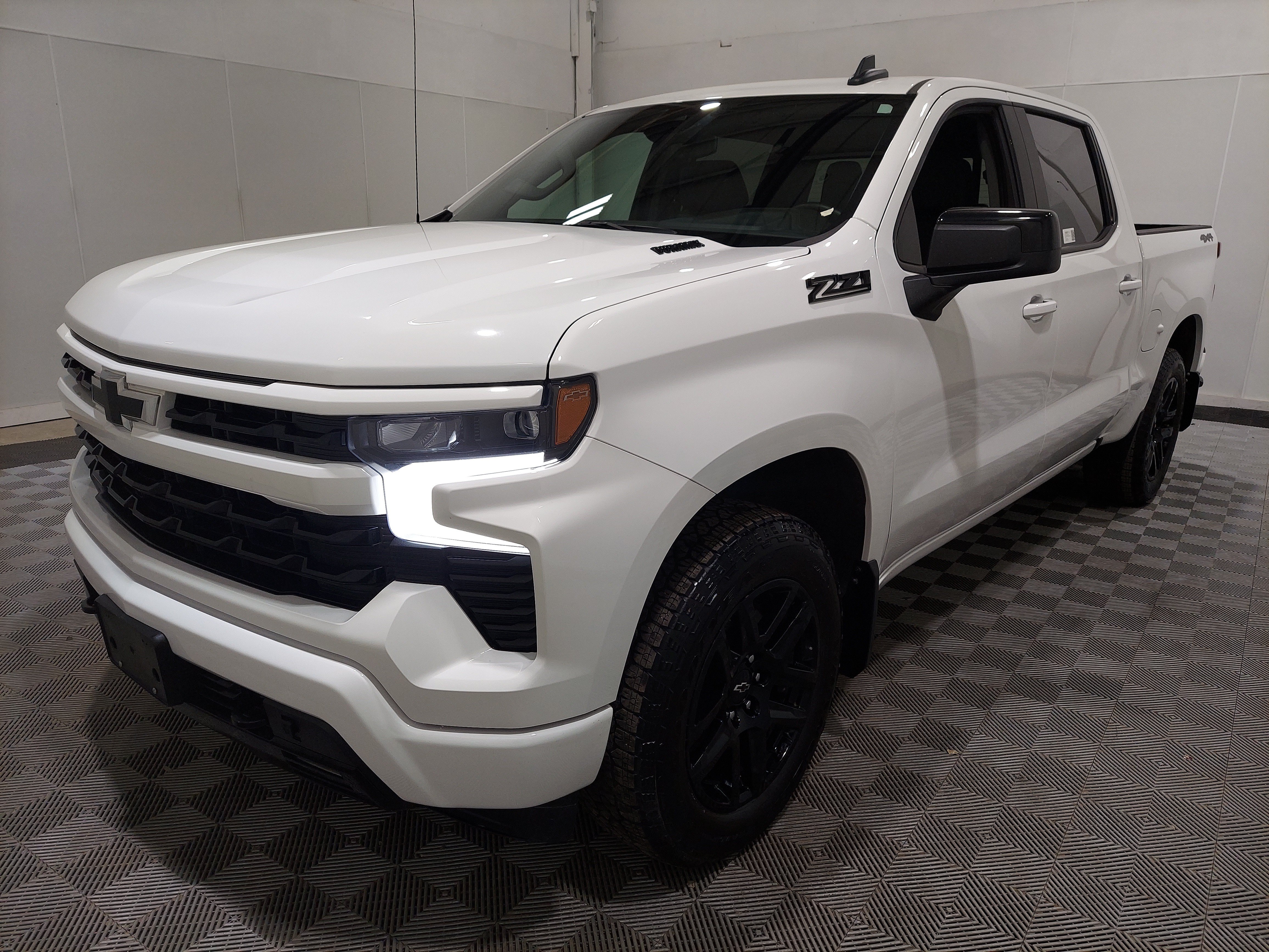 Used 2024 Chevrolet Silverado 1500 RST w/ Convenience Package II AWD/4WD image 1