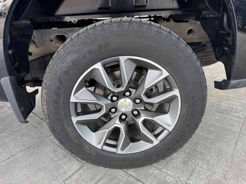 Used 2023 Chevrolet Silverado 1500 LT AWD/4WD image 4