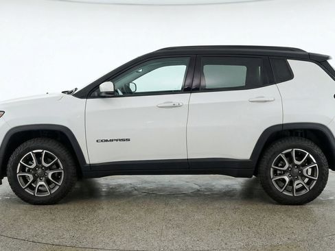 Used 2025 Jeep Compass Trailhawk AWD/4WD image 5