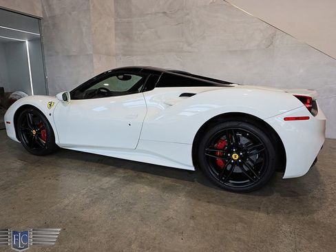 Used 2018 Ferrari 488 Spider RWD image 6