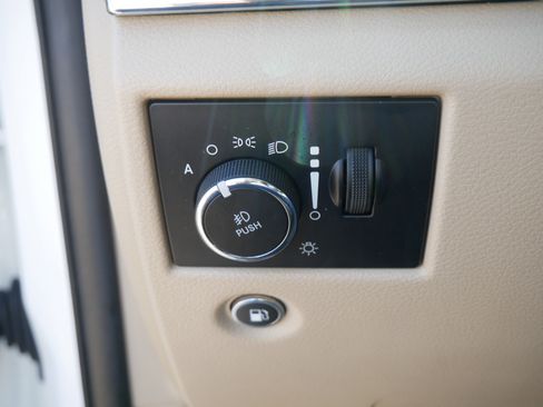 Used 2018 Jeep Grand Cherokee Overland image 26