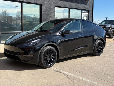 Used 2024 Tesla Model Y Long Range image 17