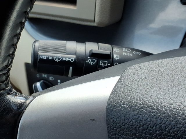 Used 2009 Volkswagen Routan SE FWD image 21