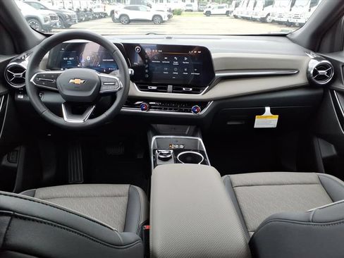 New 2026 Chevrolet Equinox LT w/ Convenience Package II FWD image 19