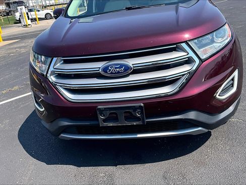 Used 2017 Ford Edge Titanium w/ Equipment Group 301A FWD image 4