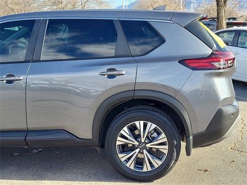 Used 2022 Nissan Rogue SV image 6