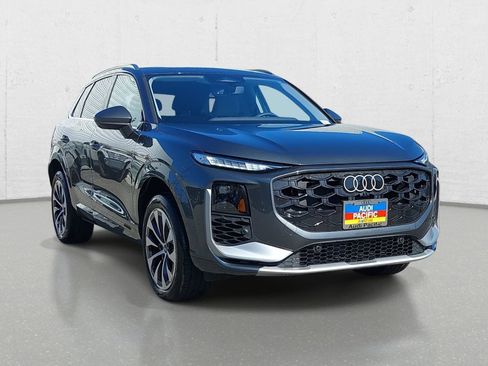 New 2026 Audi Q3 quattro 2.0T AWD/4WD image 3