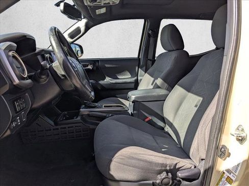 Used 2016 Toyota Tacoma TRD Off-Road image 23