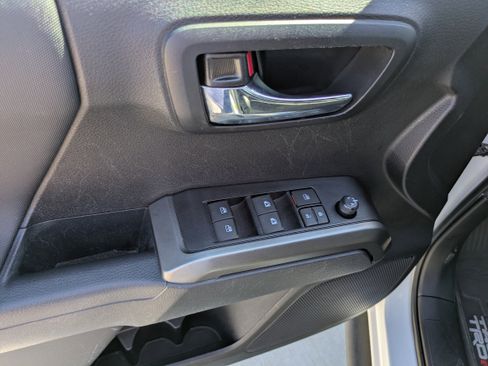 Certified 2023 Toyota Tacoma TRD Off-Road image 13