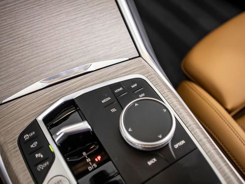 Used 2025 BMW 330i Sedan w/ Premium Package image 43