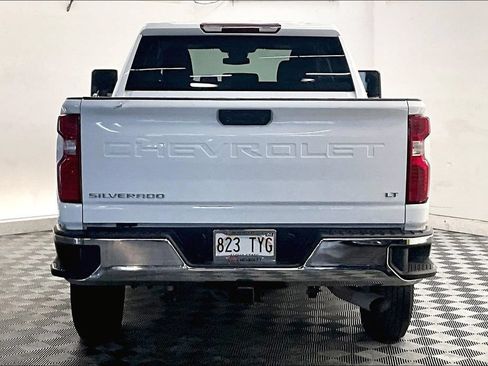 Used 2024 Chevrolet Silverado 2500 LT AWD/4WD image 3